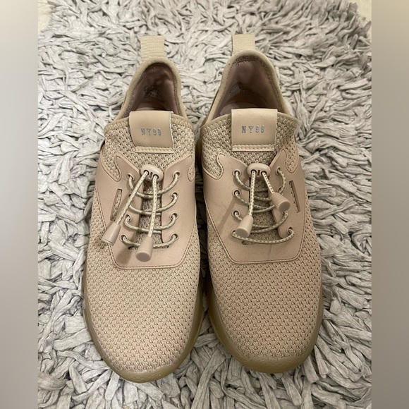 Women’s Steve Maddens - Picture 2 of 6